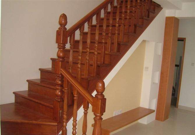 室内木制楼梯—室内木制楼梯特性介绍