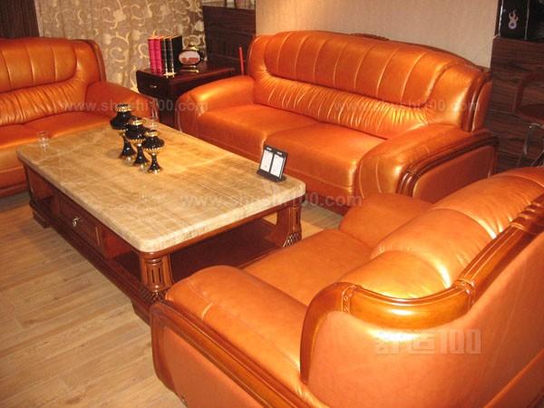 沙發中的“獨立者沙發換皮的價格表”進口單皮修復貼人椅該如何選購？