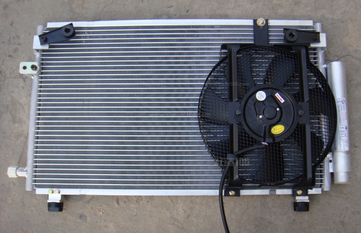 空调中冷凝器的作用是_空调冷凝水多_空调冷凝水排