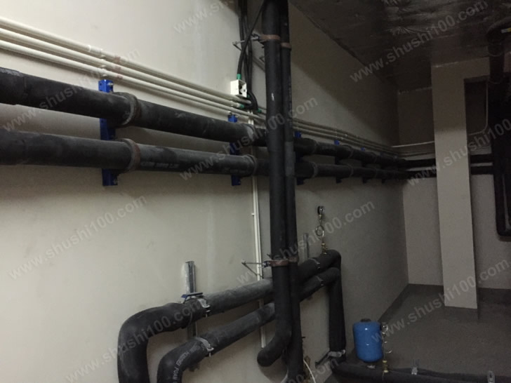 地源热泵安装施工图 地源热泵机房内管道分布合理