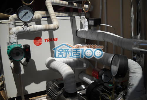特灵地源热泵空调热水机组主机正在安装