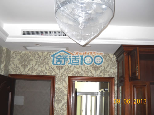 卧室中央空调安装效果图，同样采用侧送下回的经典安装方式