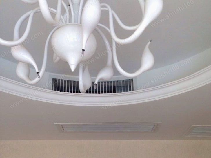 客厅中央空调安装，室内机隐藏在吊顶中