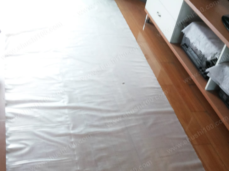 暖气片安装施工图 在地板铺上保护膜方便现场防护清洁