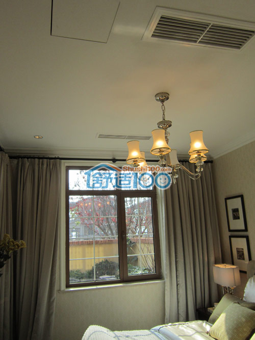 特灵空调室内送风口，为卧室提供舒适的凉风