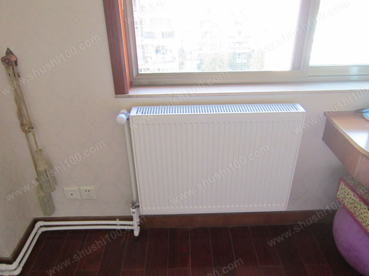 卧室暖气片安装效果图 暖气片安装在窗户下，采暖效果更好