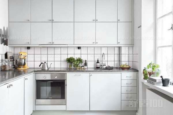 北欧风格厨房地砖如何搭配—北欧风格厨房地砖案例介绍