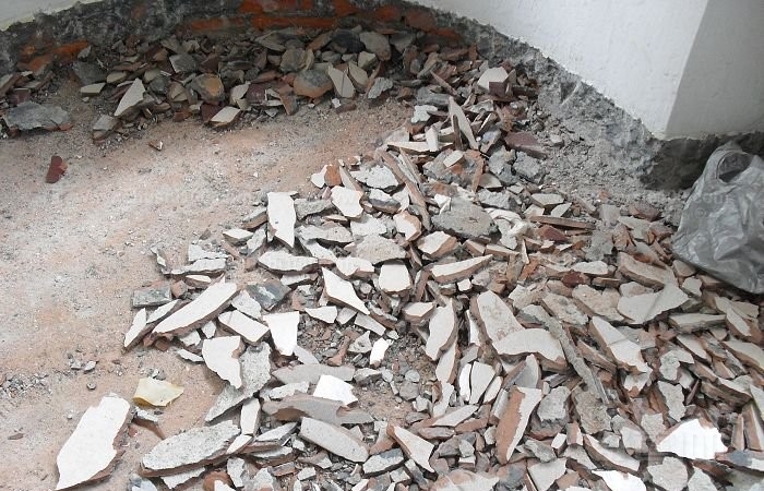 铲瓷砖技巧—卫生间瓷砖拆除方法