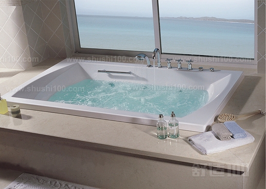 冲浪式浴缸就是按摩式浴缸,冲浪式浴缸具有按摩水泵,按摩水泵温柔舒适