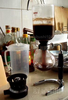 蒸馏咖啡机—蒸馏咖啡机的特点和使用方法的介绍