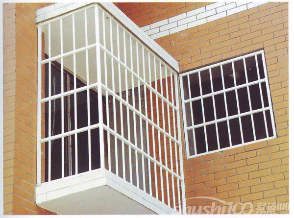 铁艺防护窗—不锈钢防护窗的特点