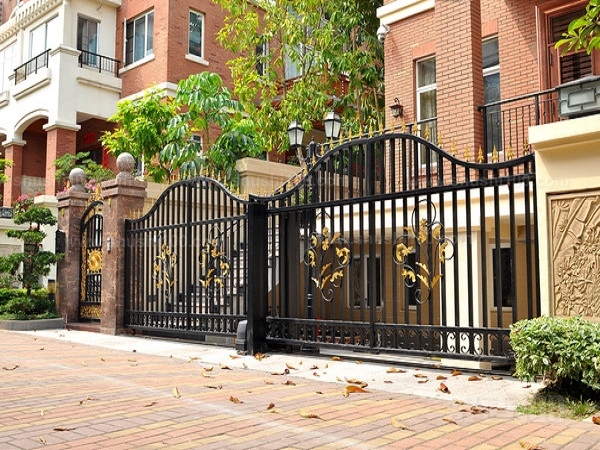 别墅围栏大门如何安装—别墅围栏大门安装方法以及铁门安装注意事项