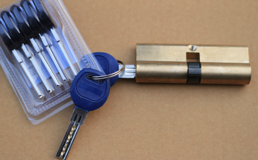 防盗门锁芯—怎么更换防盗门锁芯