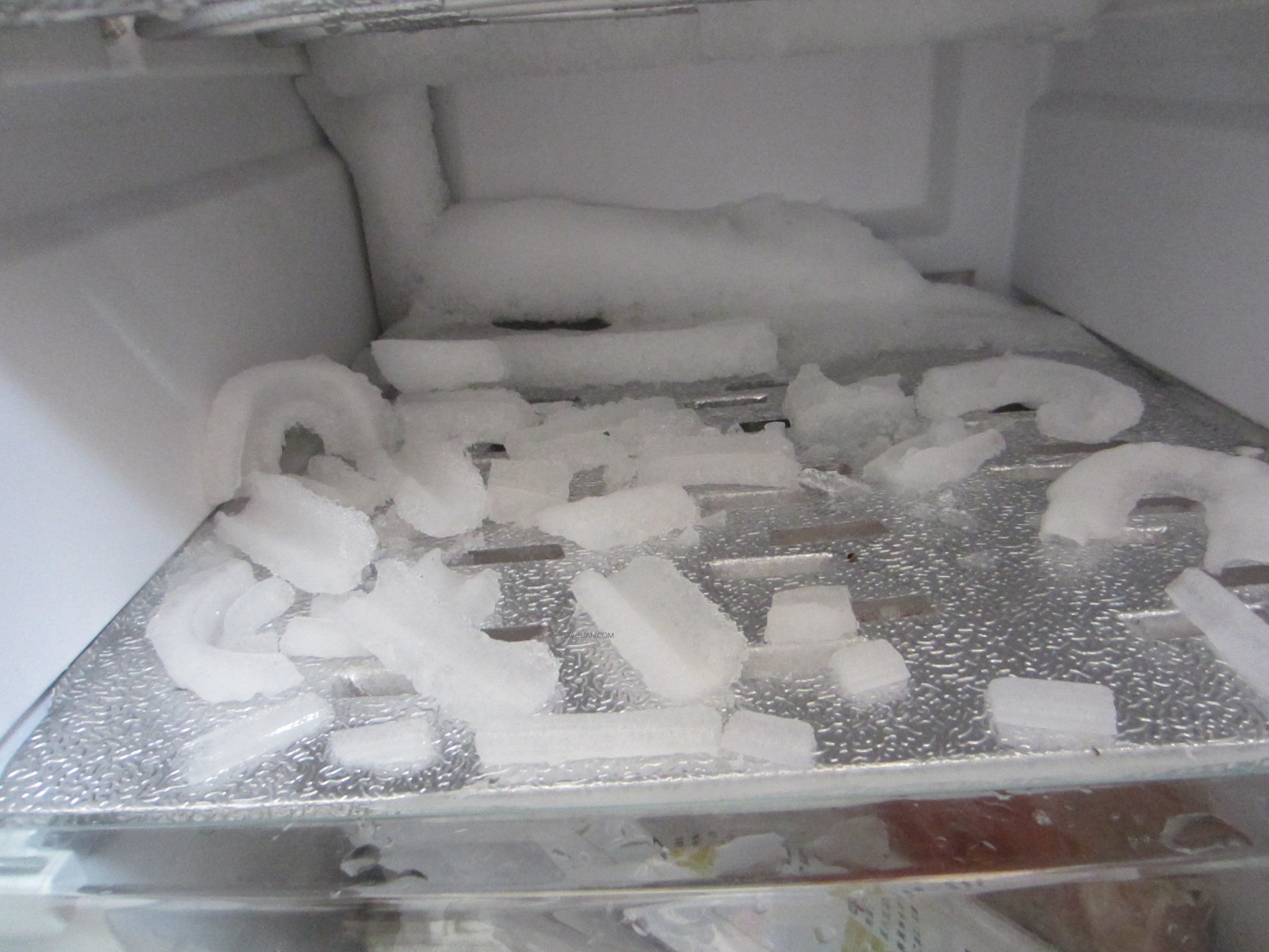 怎样快速去冰箱里的冰，冰箱快速去冰方法