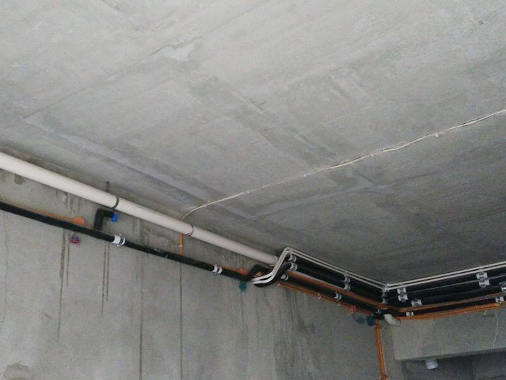 中央空调施工图 冷凝水管保持一定坡度