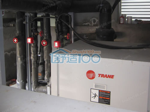 特灵地源热泵主机，置于设备间