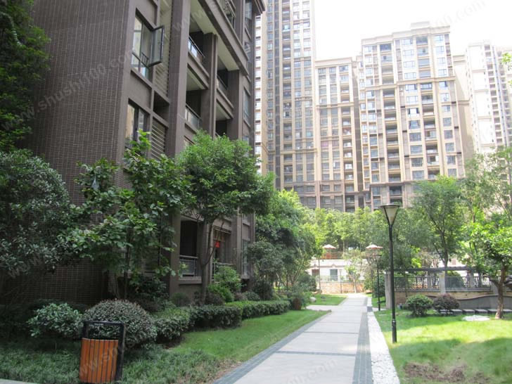 温足凉顶舒适生活如何打造-走进重庆国际社区江御三室两厅地暖施工现场
