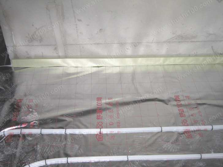 地暖管与墙壁要预留20com的伸缩缝