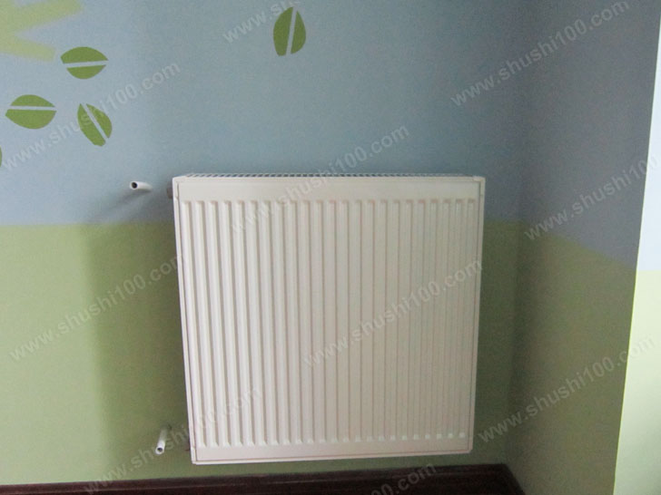 卧室暖气片安装效果图 白色暖气片与墙面相辉相映