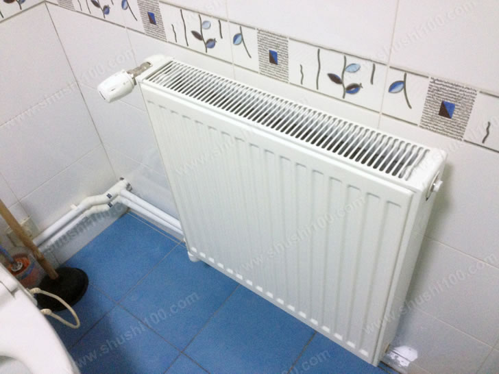 复式楼暖气片安装效果图 卫生间暖气片安装完毕