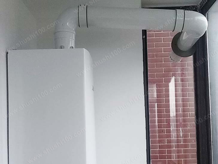 壁挂炉及排烟管道安装效果图，管道口伸到外面，安装可靠